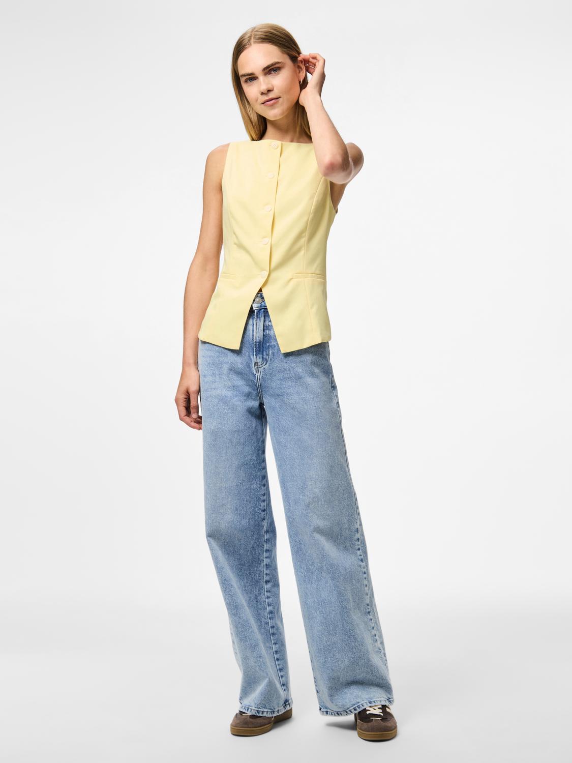 model_shot-front_full